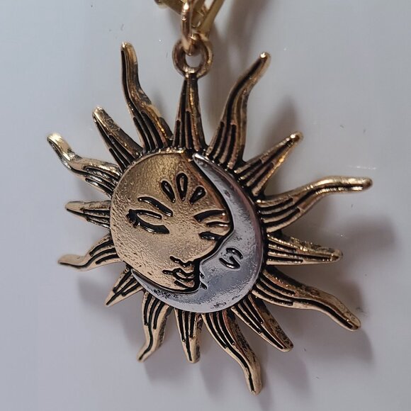 Pendant Celestial Sun & Moon Pendant Necklace – 18K Gold Plated Chain - Picture 3 of 6